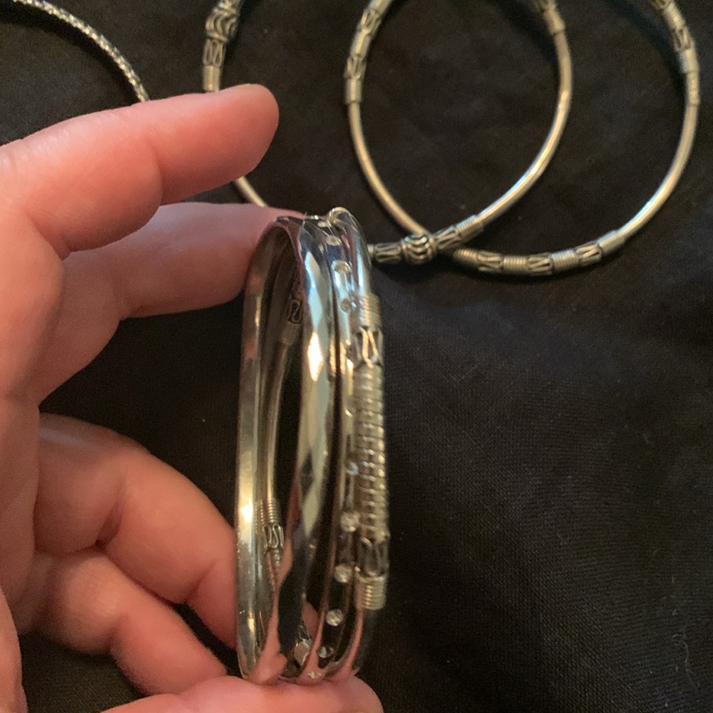 Set of 6 bangle bracelets. - Picture 3 of 4